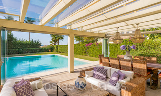 Villa spacieuse au charme andalou à vendre, première ligne de plage à l'est du centre de Marbella 70277 