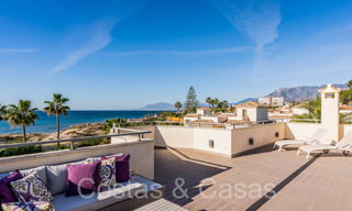 Villa spacieuse au charme andalou à vendre, première ligne de plage à l'est du centre de Marbella 70279 