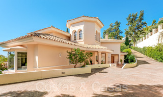 Luxueuse villa de style architectural traditionnel à vendre dans une communauté fermée de La Quinta, Benahavis - Marbella 70312 