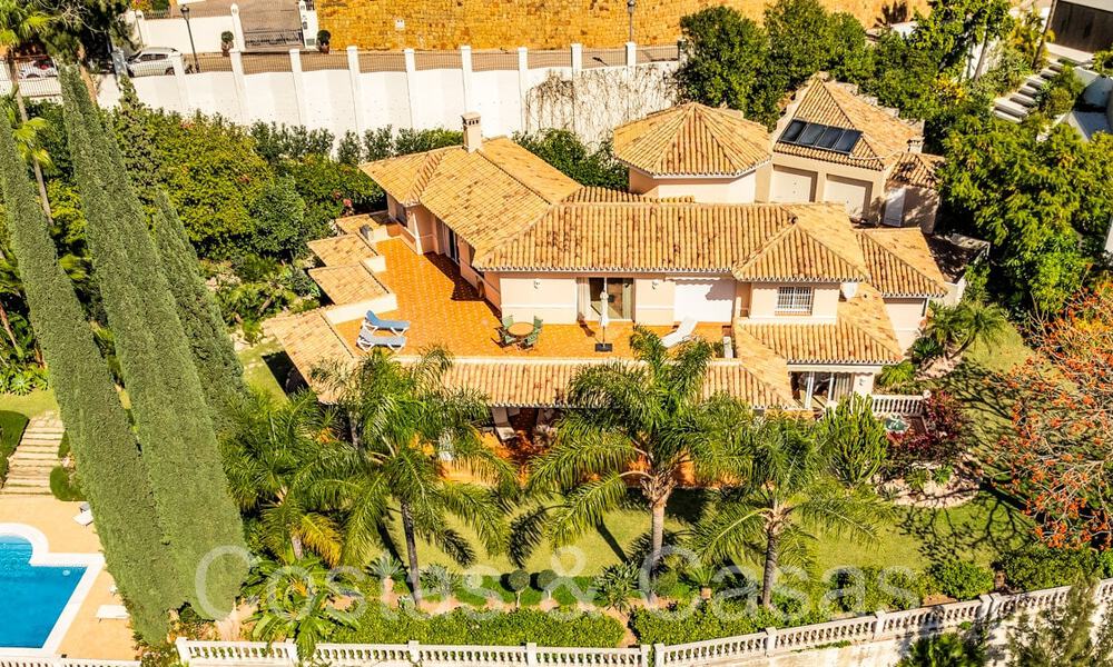 Luxueuse villa de style architectural traditionnel à vendre dans une communauté fermée de La Quinta, Benahavis - Marbella 70316