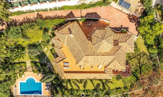 Luxueuse villa de style architectural traditionnel à vendre dans une communauté fermée de La Quinta, Benahavis - Marbella 70317 