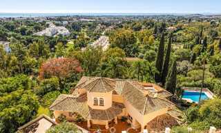 Luxueuse villa de style architectural traditionnel à vendre dans une communauté fermée de La Quinta, Benahavis - Marbella 70318 