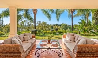 Luxueuse villa de style architectural traditionnel à vendre dans une communauté fermée de La Quinta, Benahavis - Marbella 70332 