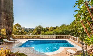 Luxueuse villa de style architectural traditionnel à vendre dans une communauté fermée de La Quinta, Benahavis - Marbella 70333 