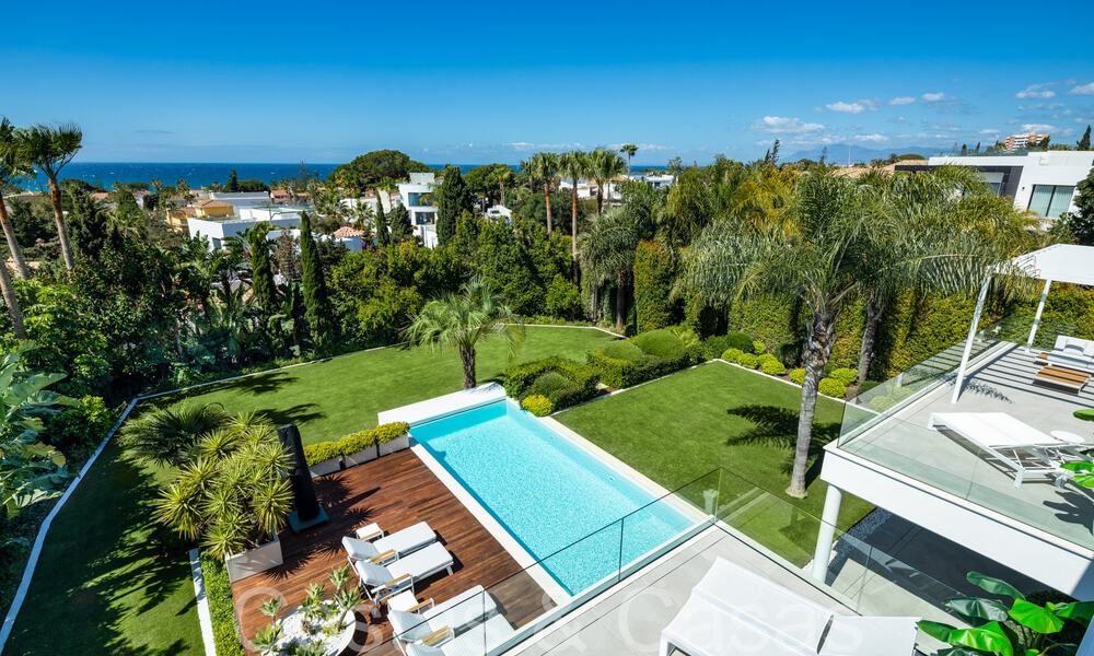 Villa design primée à l'architecture moderne à vendre à quelques pas de la plage à l'est de Marbella 70348