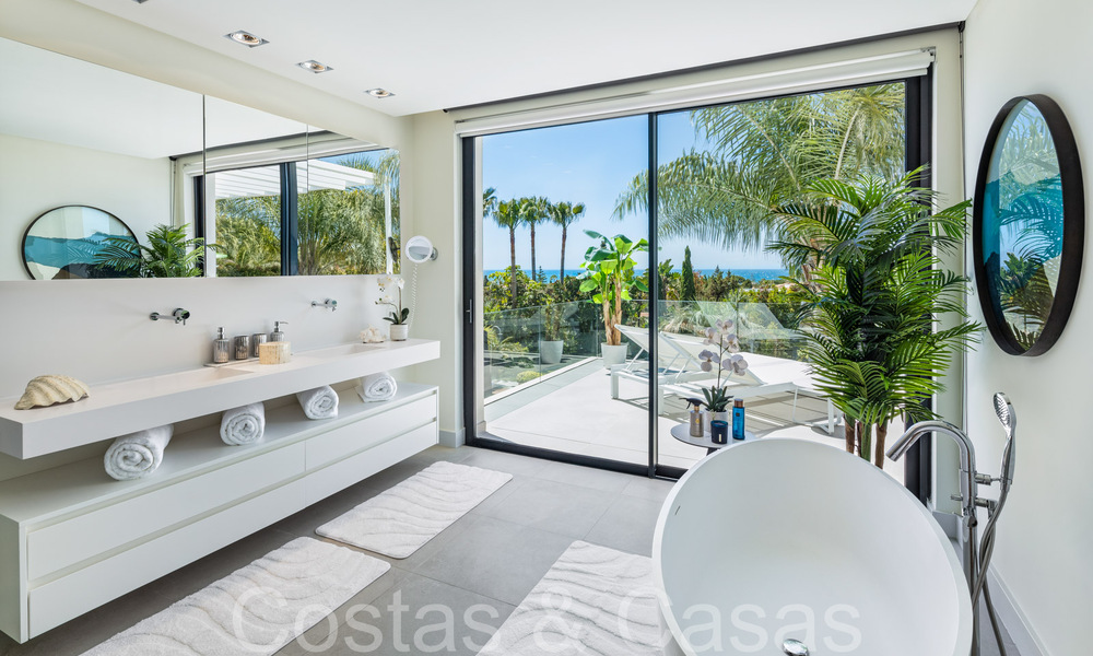 Villa design primée à l'architecture moderne à vendre à quelques pas de la plage à l'est de Marbella 70353