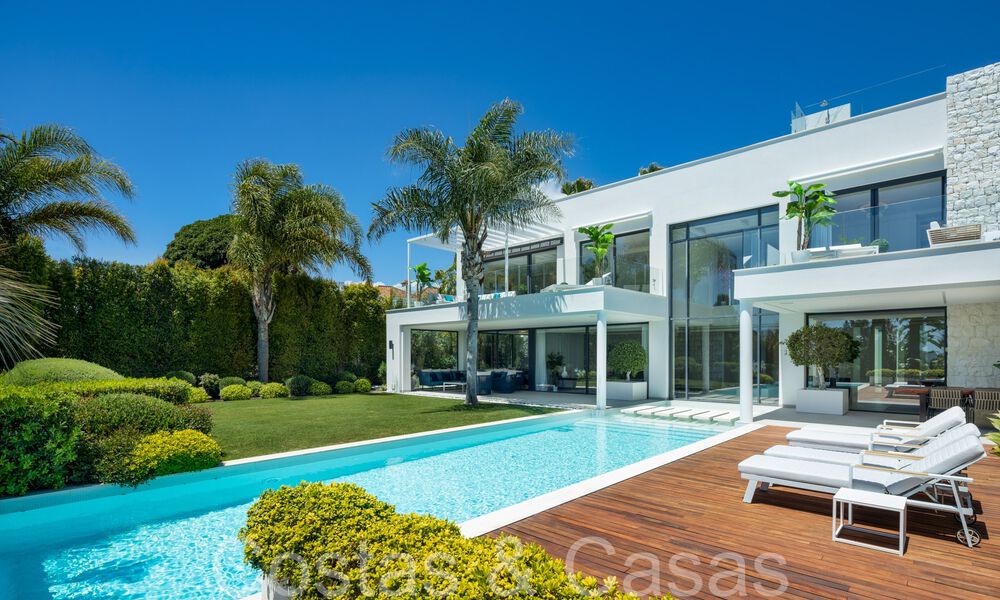 Villa design primée à l'architecture moderne à vendre à quelques pas de la plage à l'est de Marbella 70366