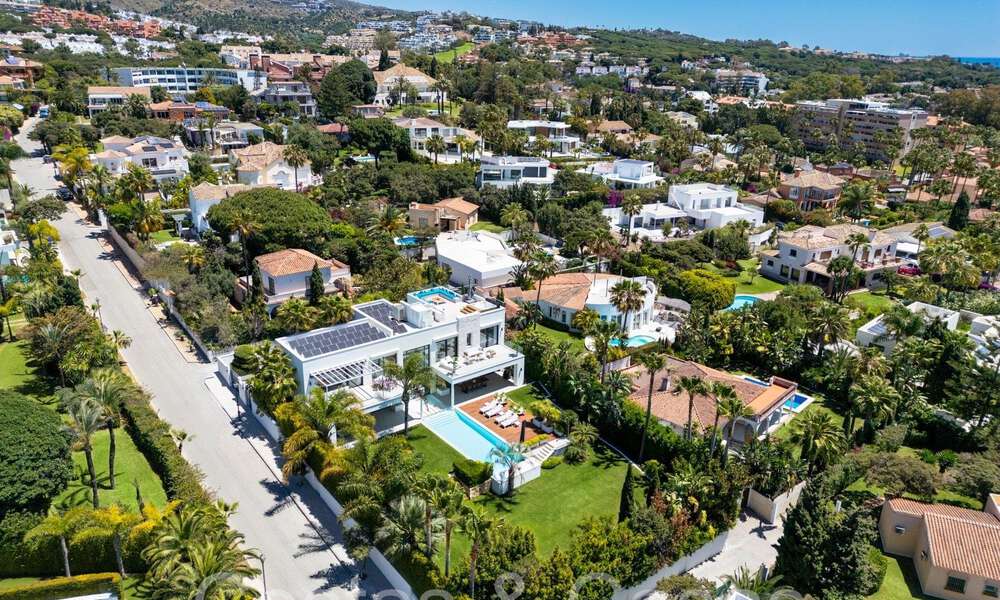 Villa design primée à l'architecture moderne à vendre à quelques pas de la plage à l'est de Marbella 70373