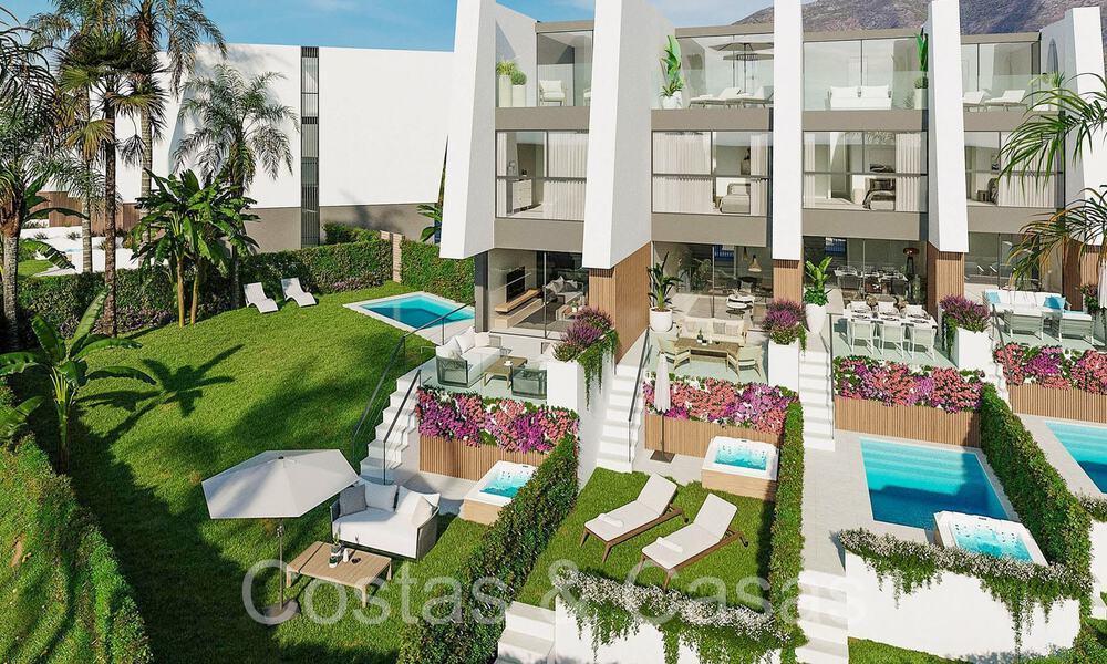 Nouveau sur le marché! Maisons de ville modernes de 3 chambres avec jardin privé à vendre à Fuengirola, Costa del Sol 70173