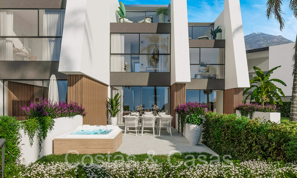 Nouveau sur le marché! Maisons de ville modernes de 3 chambres avec jardin privé à vendre à Fuengirola, Costa del Sol 70175