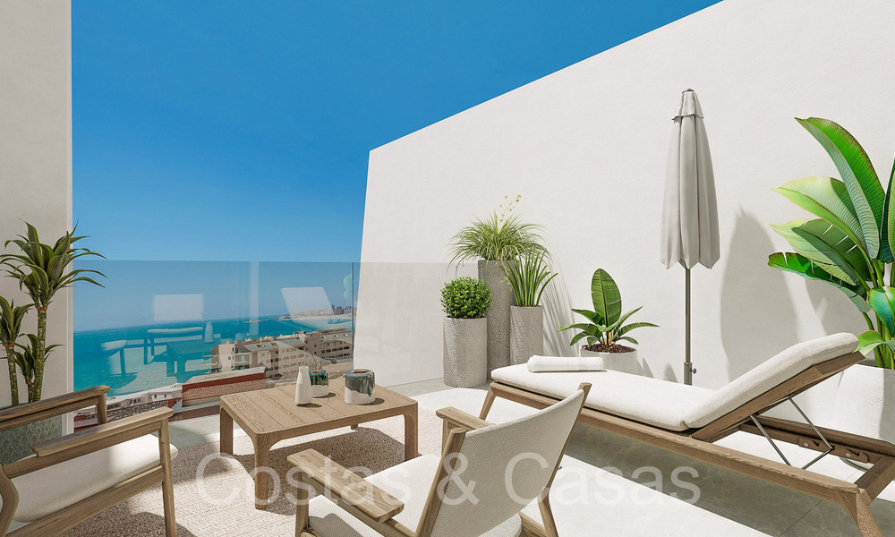 Nouveau sur le marché! Maisons de ville modernes de 3 chambres avec jardin privé à vendre à Fuengirola, Costa del Sol 70180