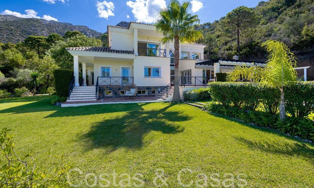 Villa de luxe espagnole avec vue imprenable à vendre, nichée dans la verdure d'Istan, Costa del Sol 70425