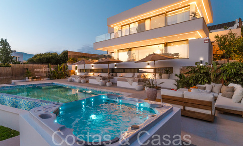 Prête à emménager, villa moderne de nouvelle construction avec vue panoramique sur la mer à vendre à Nueva Andalucia, Marbella 70584