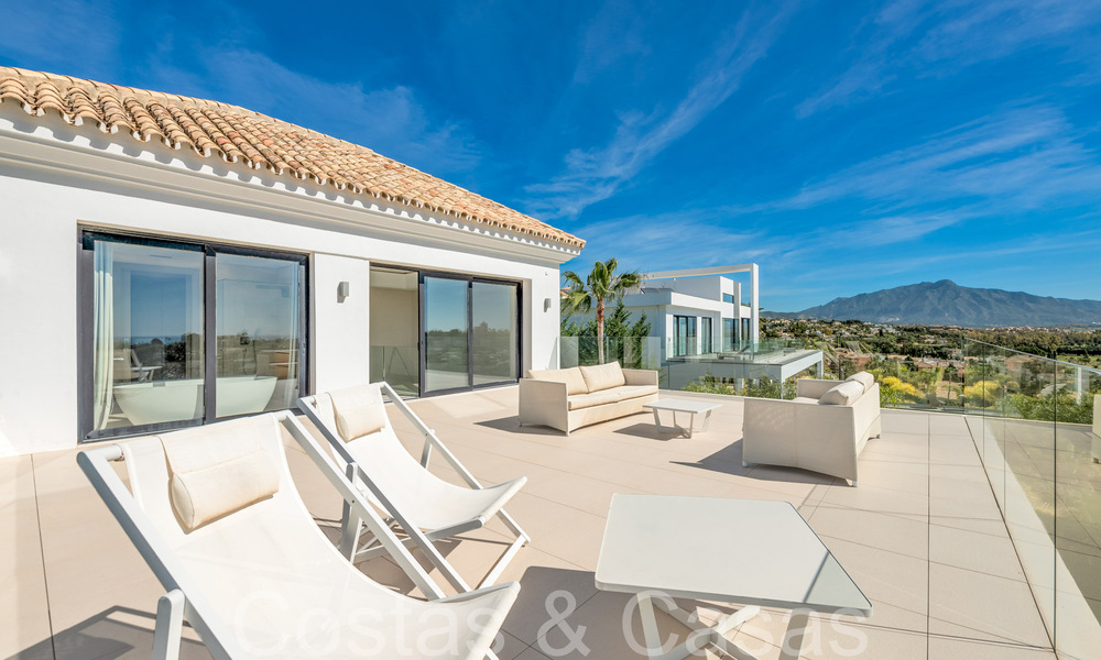 Villa de luxe moderne avec une vue fantastique sur le terrain de golf jusqu'à la mer, à vendre à Marbella - Benahavis 70491