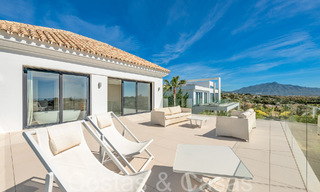 Villa de luxe moderne avec une vue fantastique sur le terrain de golf jusqu'à la mer, à vendre à Marbella - Benahavis 70491 