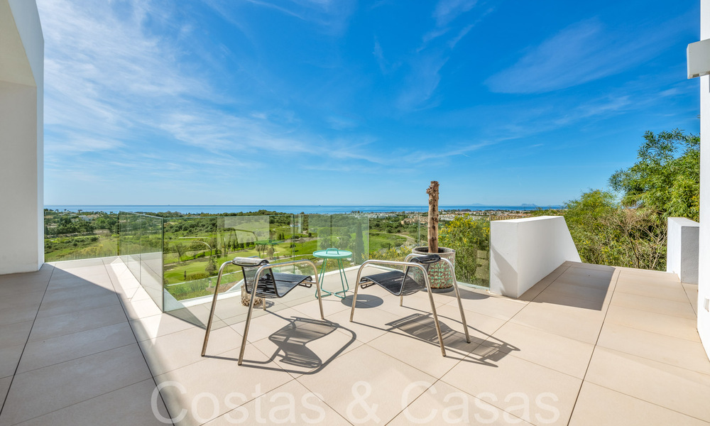 Villa de luxe moderne avec une vue fantastique sur le terrain de golf jusqu'à la mer, à vendre à Marbella - Benahavis 70506