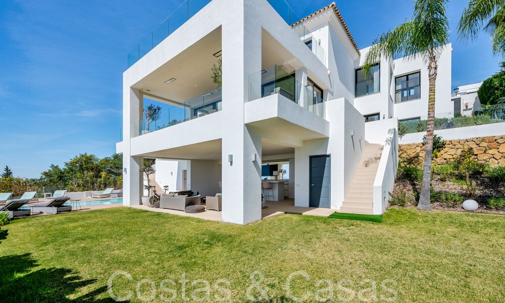 Villa de luxe moderne avec une vue fantastique sur le terrain de golf jusqu'à la mer, à vendre à Marbella - Benahavis 70511