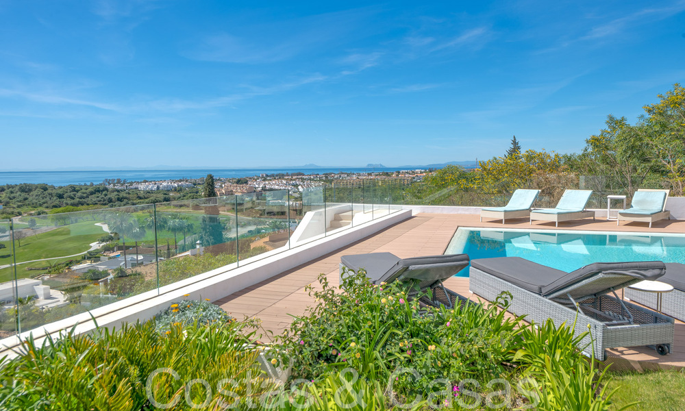 Villa de luxe moderne avec une vue fantastique sur le terrain de golf jusqu'à la mer, à vendre à Marbella - Benahavis 70512