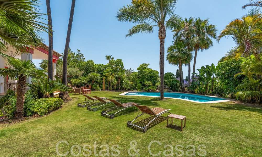 À rénover, villa andalouse à vendre dans un emplacement privilégié exclusif à quelques minutes du Golden Mile de Marbella 70572