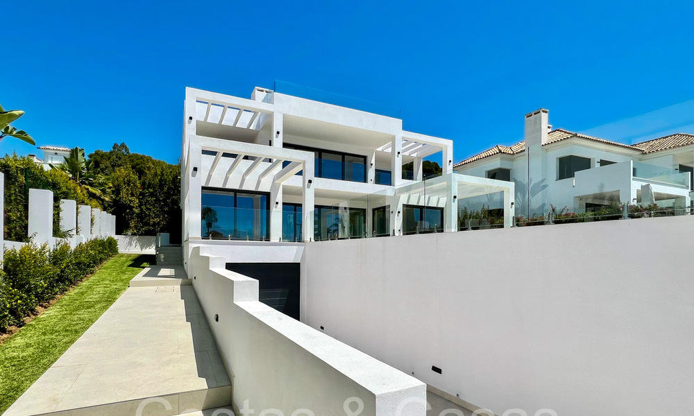 Villa contemporaine de nouvelle construction à vendre dans une zone de plage convoitée à l'est du centre de Marbella 70586