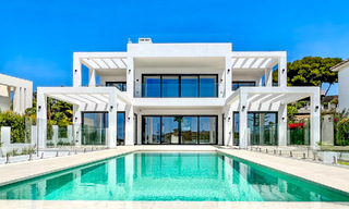 Villa contemporaine de nouvelle construction à vendre dans une zone de plage convoitée à l'est du centre de Marbella 70588 