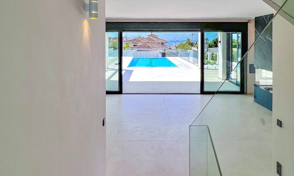 Villa contemporaine de nouvelle construction à vendre dans une zone de plage convoitée à l'est du centre de Marbella 70595