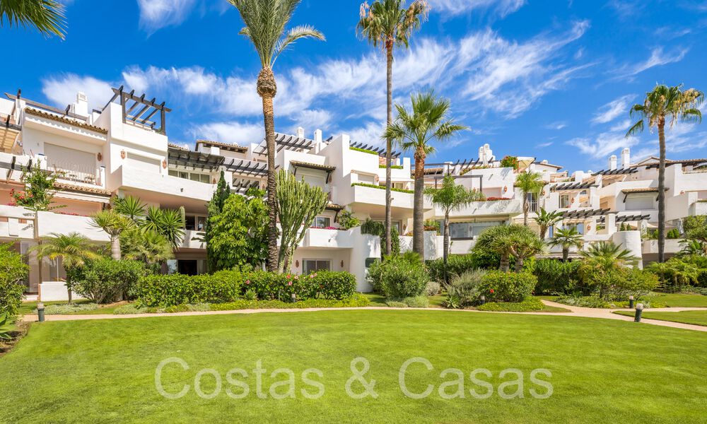 Appartement au rez-de-chaussée entièrement rénové à vendre, dans un complexe balnéaire sur le New Golden Mile entre Marbella et Estepona 71286