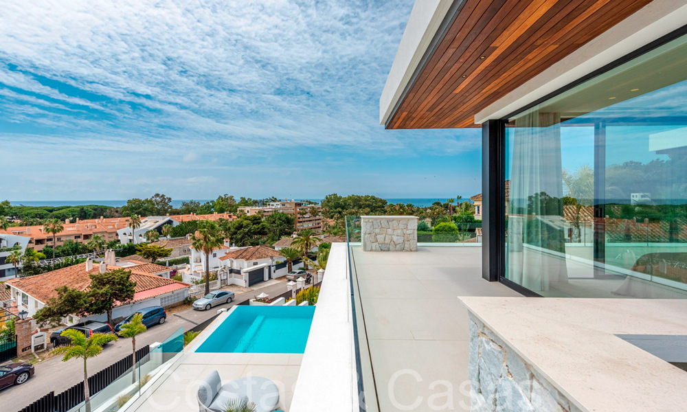 Villa neuve et prête à emménager dans un style moderne à vendre avec vue sur la mer, a deux pas de la plage à l'est du centre-ville de Marbella 71449