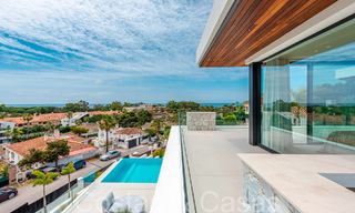 Villa neuve et prête à emménager dans un style moderne à vendre avec vue sur la mer, a deux pas de la plage à l'est du centre-ville de Marbella 71449 