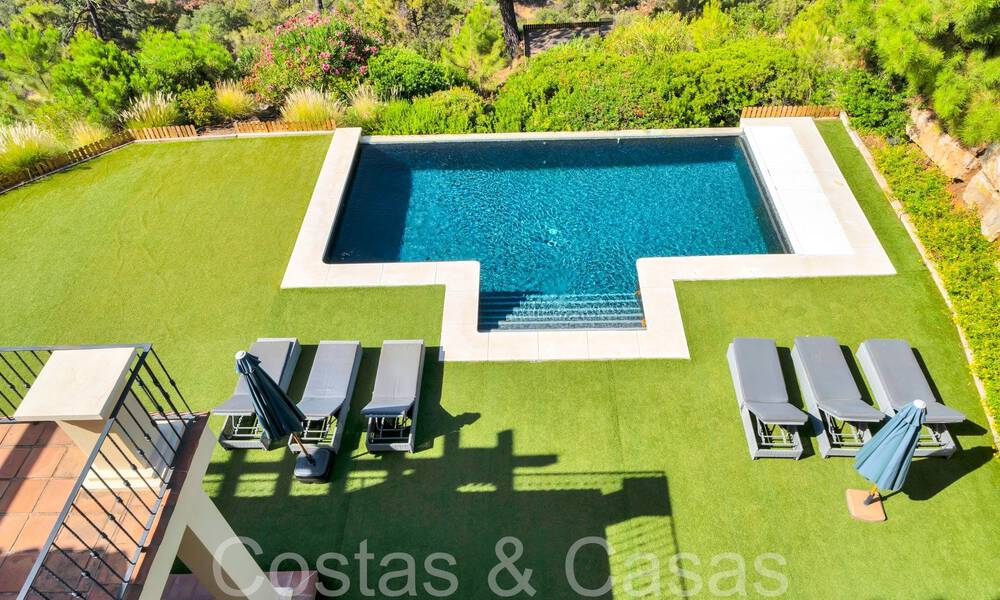 Villa de luxe espagnole intemporelle avec vue panoramique sur la mer à vendre dans une urbanisation sécurisée de Marbella - Benahavis 71544