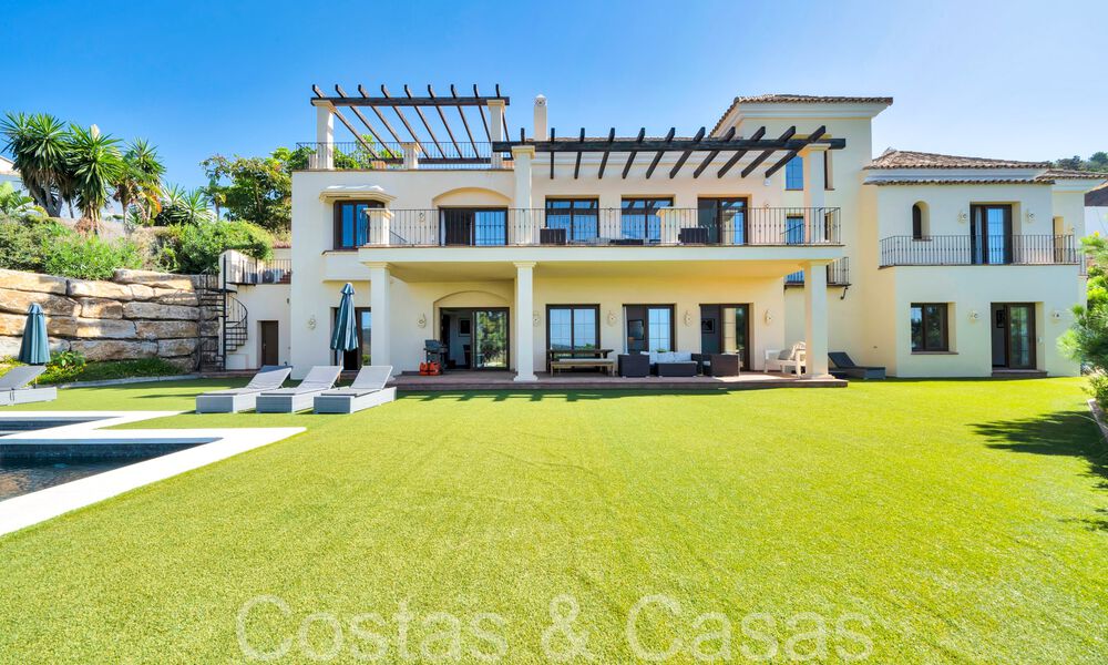 Villa de luxe espagnole intemporelle avec vue panoramique sur la mer à vendre dans une urbanisation sécurisée de Marbella - Benahavis 71546