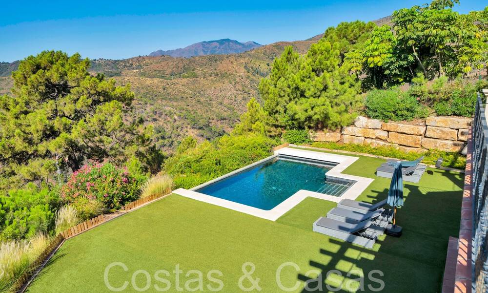 Villa de luxe espagnole intemporelle avec vue panoramique sur la mer à vendre dans une urbanisation sécurisée de Marbella - Benahavis 71576