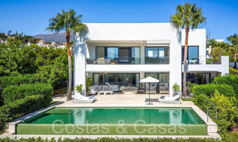 Villa supérieure de nouvelle construction avec une architecture moderne à vendre dans une communauté fermée à Nueva Andalucia, Marbella 71652