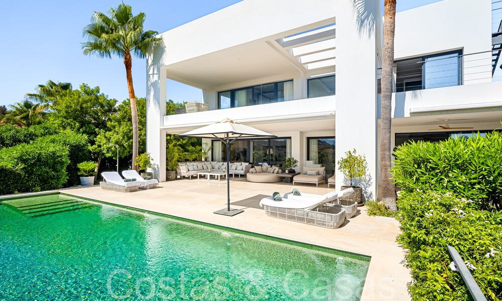 Villa supérieure de nouvelle construction avec une architecture moderne à vendre dans une communauté fermée à Nueva Andalucia, Marbella 71679