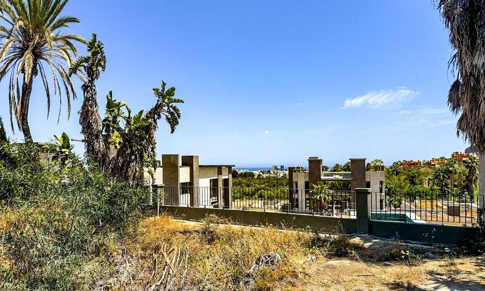 Terrain à bâtir avec projet exclusif à vendre pour une villa de luxe, avec vue sur la mer et à distance de marche de Puerto Banus, Marbella 71840