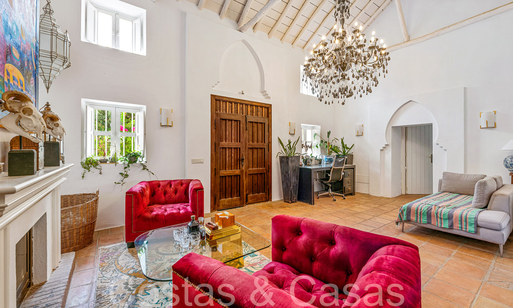 Charmante villa traditionnelle à vendre avec logement d'invités et court de tennis, proche de la plage à Benahavis - Marbella 71895