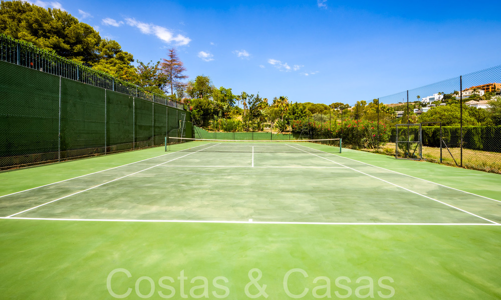 Charmante villa traditionnelle à vendre avec logement d'invités et court de tennis, proche de la plage à Benahavis - Marbella 71917