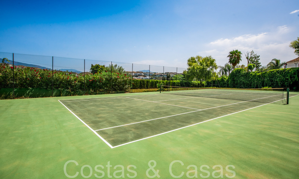 Charmante villa traditionnelle à vendre avec logement d'invités et court de tennis, proche de la plage à Benahavis - Marbella 71918