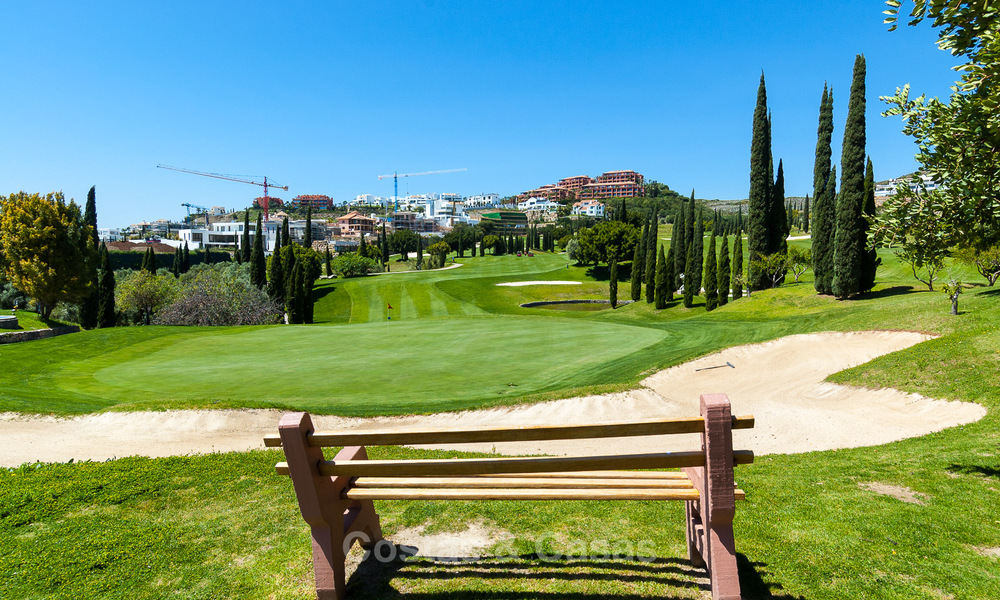 Appartement de golf moderne à vendre dans le prestigieux complexe 5* Los Flamingos Golf Resort au Nouveau Golden Mile, Marbella - Benahavís 71735