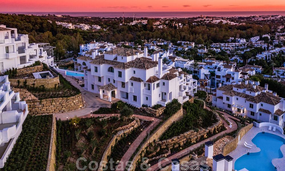 Penthouse contemporain de luxe méditerranéen à vendre avec vue panoramique à Nueva Andalucia, Marbella 71999