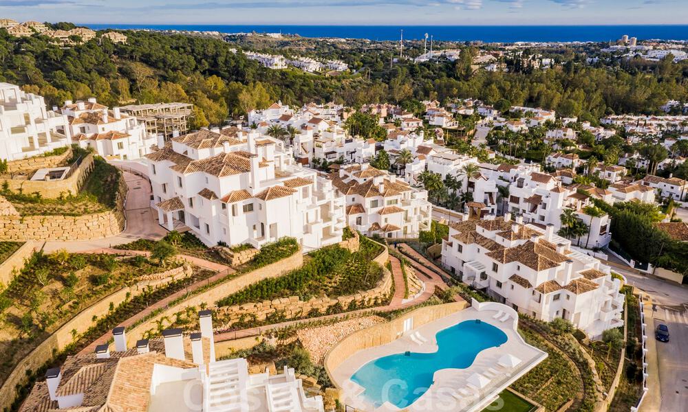 Penthouse contemporain de luxe méditerranéen à vendre avec vue panoramique à Nueva Andalucia, Marbella 72000