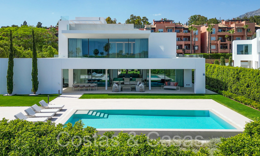 Villa design sophistiquée à vendre près de la plage au cœur du Golden Mile de Marbella 72003