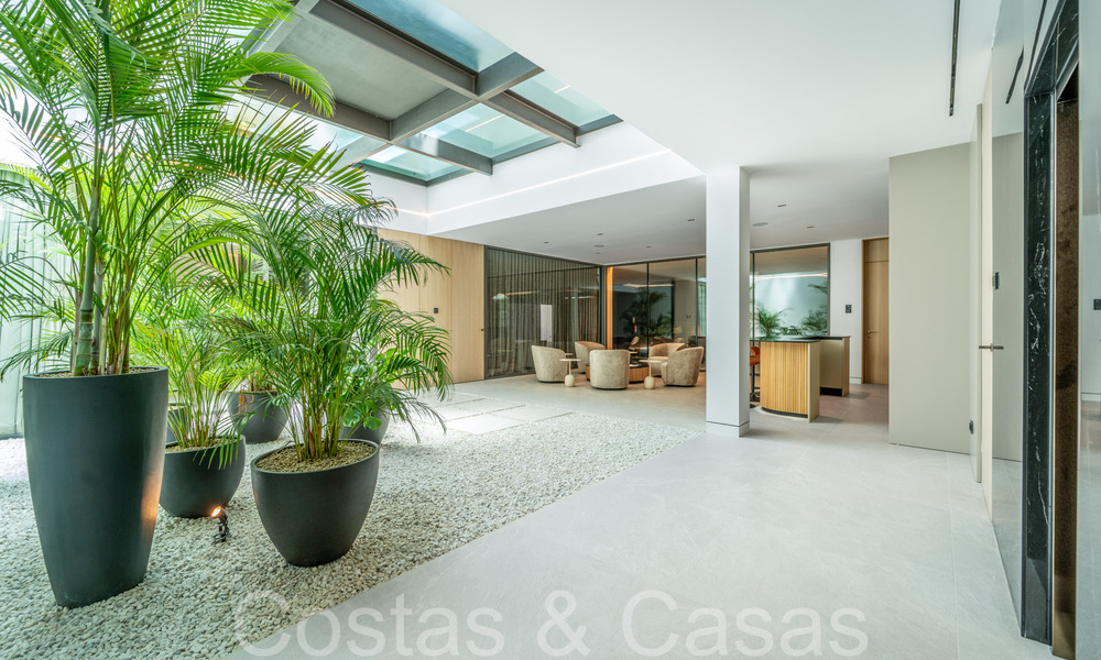 Villa design sophistiquée à vendre près de la plage au cœur du Golden Mile de Marbella 72040