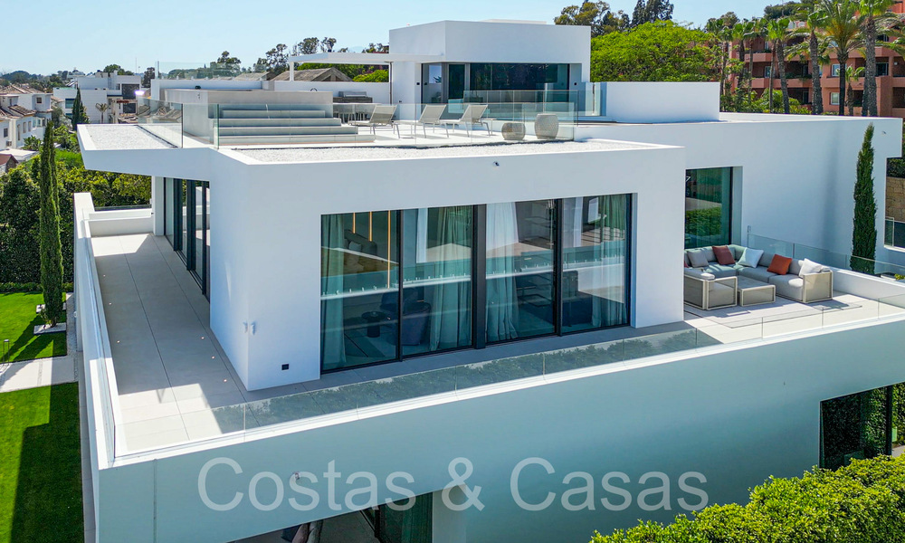 Villa design sophistiquée à vendre près de la plage au cœur du Golden Mile de Marbella 72050