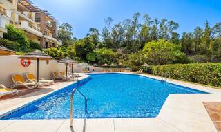 Prêt à emménager, spacieux appartement de 3 chambres à vendre entouré de terrains de golf à Benahavis - Marbella 72133 