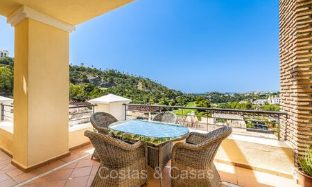 Prêt à emménager, spacieux appartement de 3 chambres à vendre entouré de terrains de golf à Benahavis - Marbella 72148