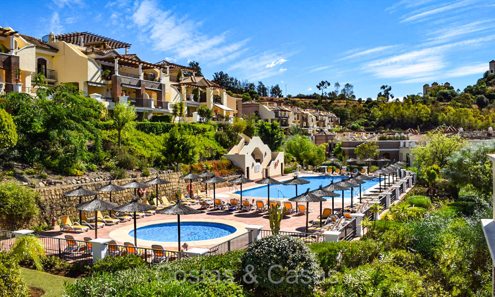 Prêt à emménager, spacieux appartement de 3 chambres à vendre entouré de terrains de golf à Benahavis - Marbella 72156