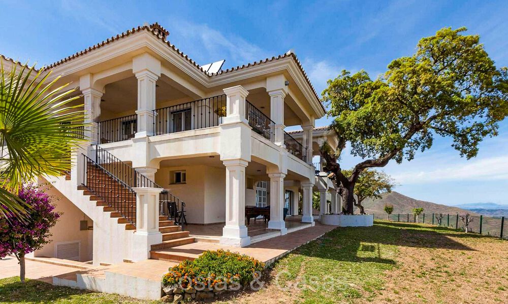 Majestueuse villa de style méditerranéen à vendre, avec vue sur la mer, dans un environnement naturel à l'est du centre de Marbella 72163