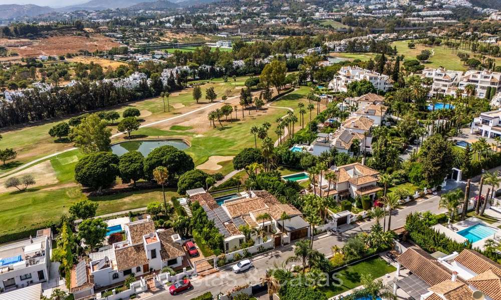 Villa de luxe élégamment rénovée à vendre, adjacente au terrain de golf de Nueva Andalucia, Marbella 72289