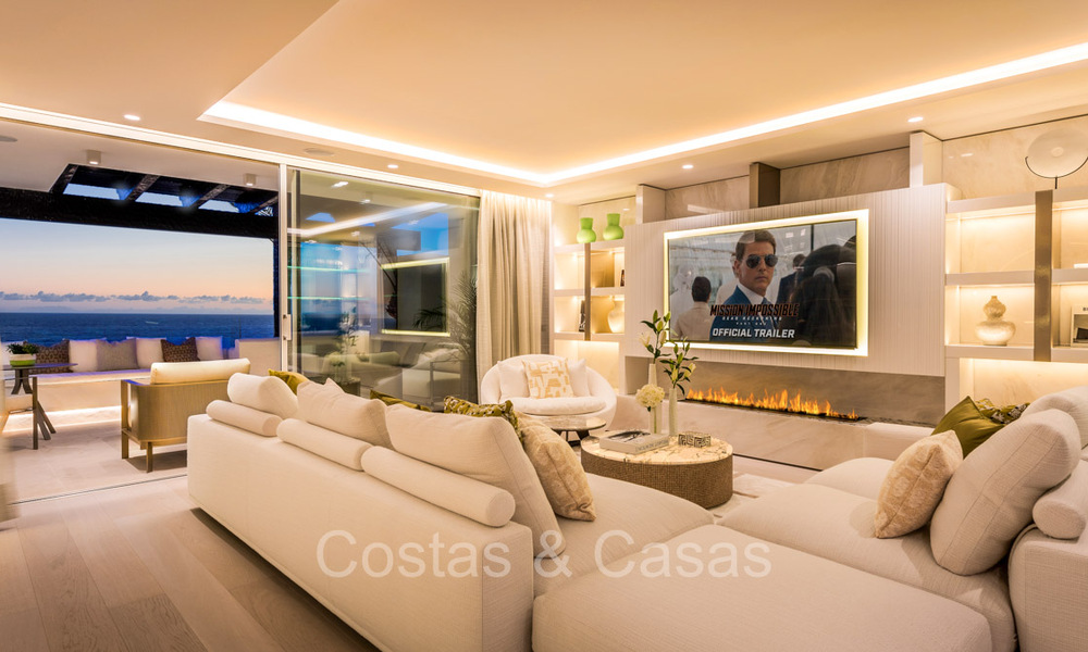 Penthouse de prestige avec vue frontale sur la mer à vendre, première ligne de plage à Puente Romano, Golden Mile, Marbella 72342